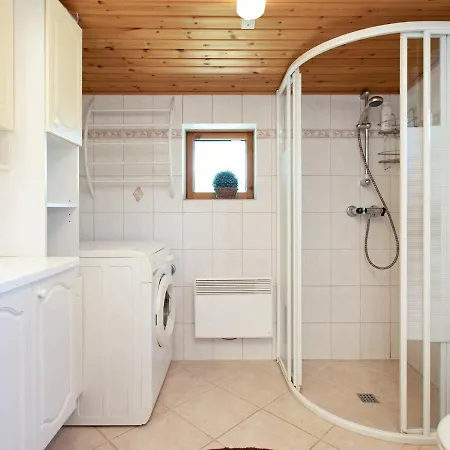 Serene Holiday In With Terrace Ferienhaus *