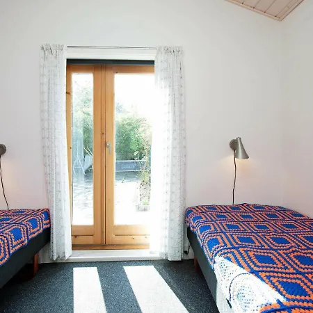 Serene Holiday In With Terrace Ferienhaus
